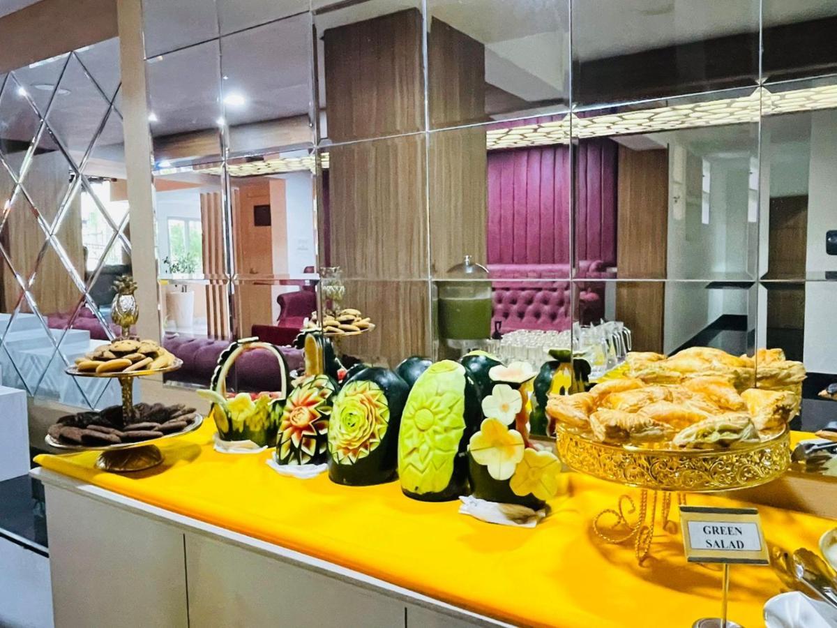 Hotel Mustang Holiday Inn Катманду Екстер'єр фото