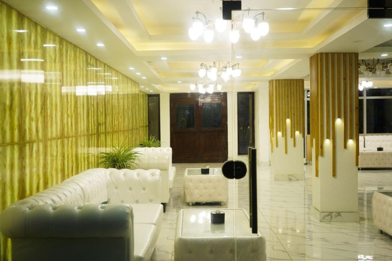 Hotel Mustang Holiday Inn Катманду Екстер'єр фото
